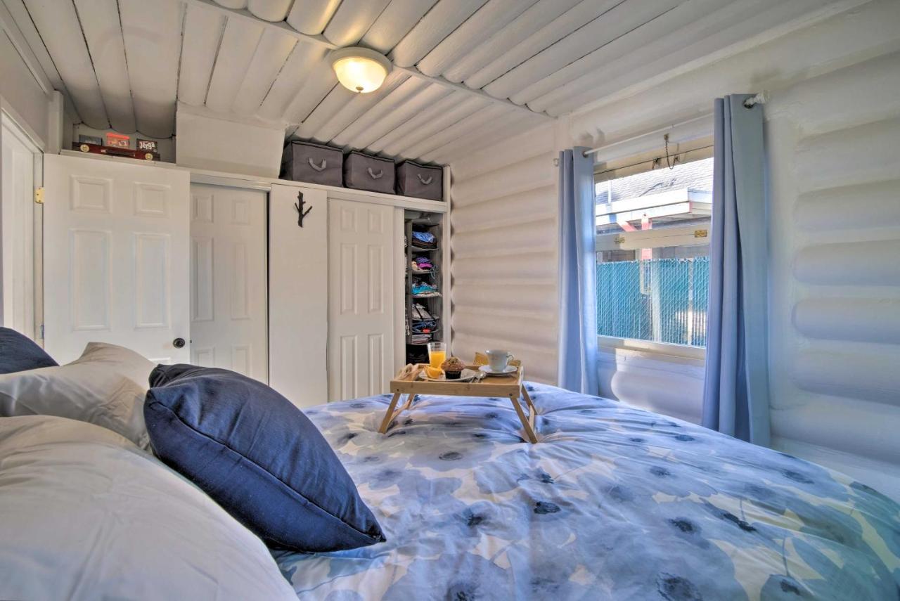 Unique Dog-Friendly Log Cabin Short Walk To Ocean Crescent City Kültér fotó